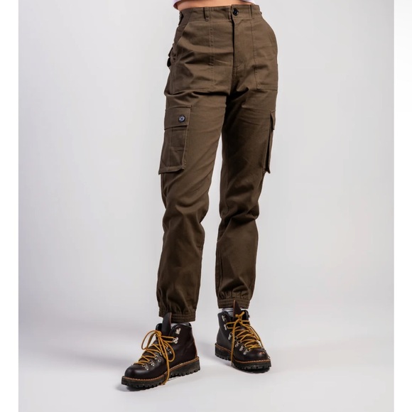 Women’s Wondery Outdoors Isabel 3.0 Cargo Hiking & Climbing Pant - Picture 1 of 5